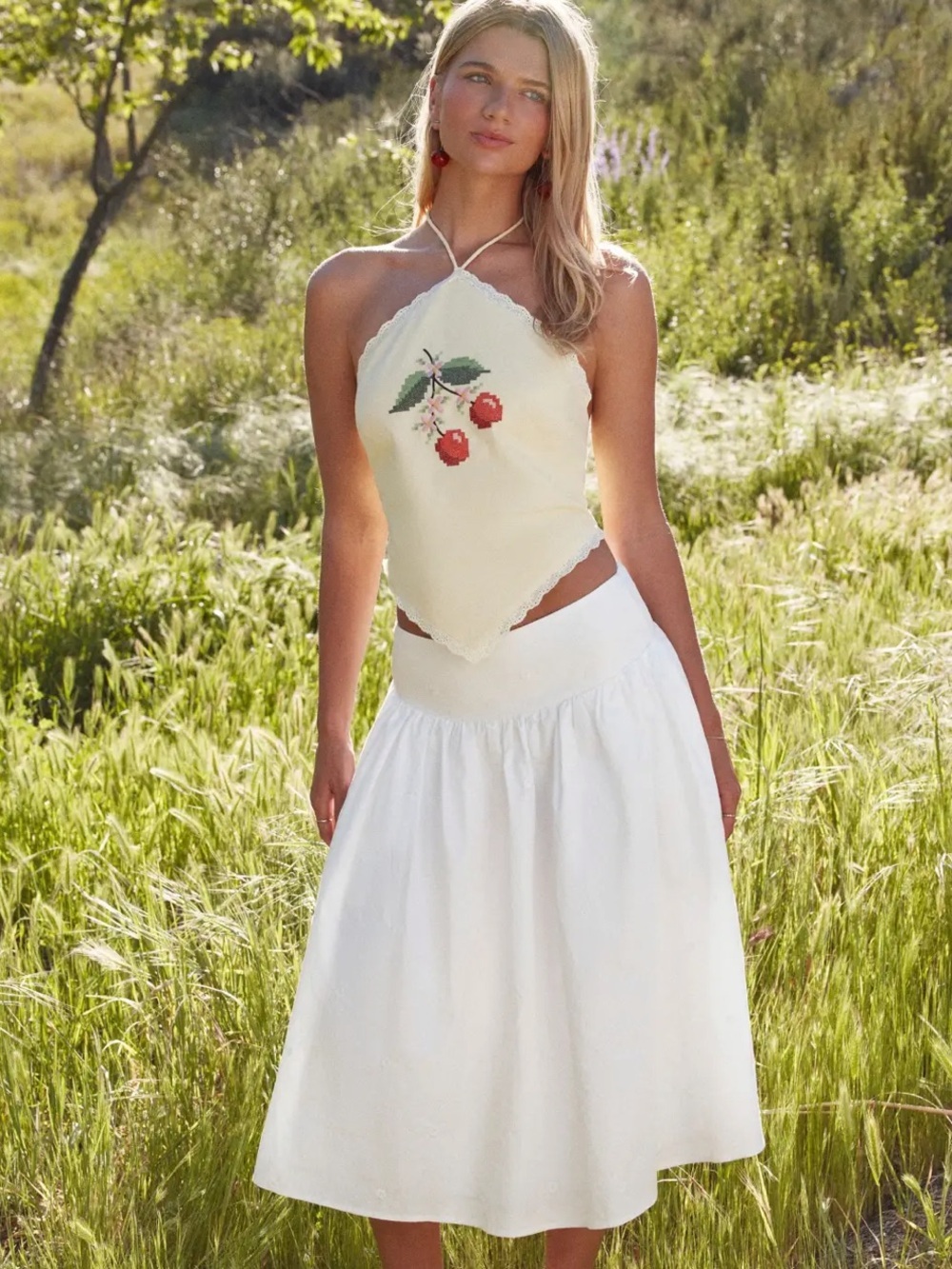HALTER EMBROIDERY TOP
